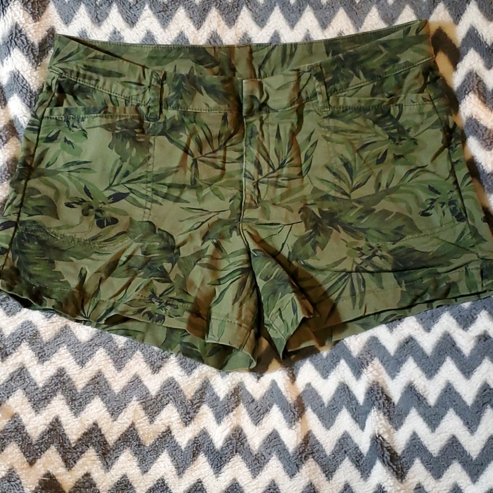 Old Navy Tropical leaf print shorts